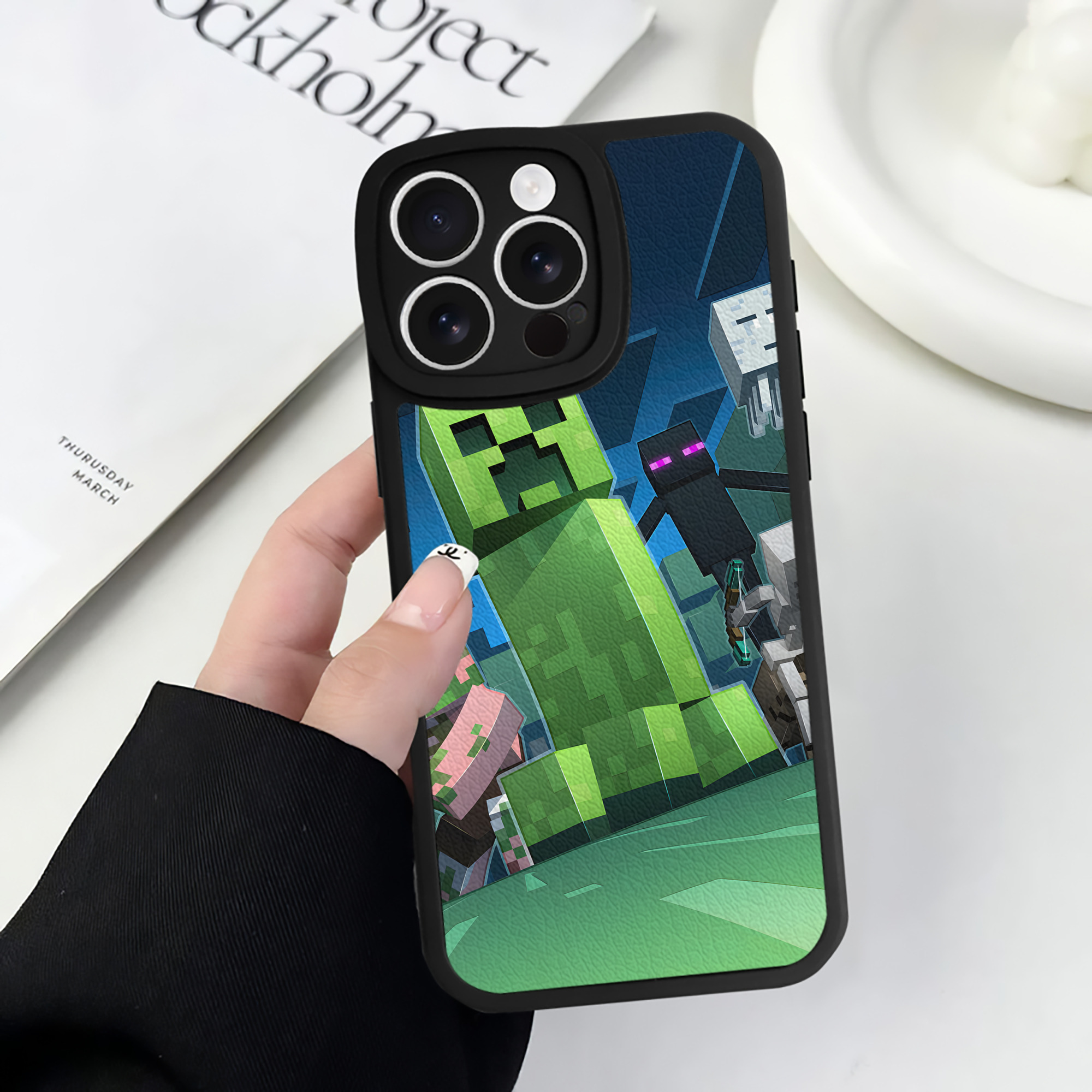 （画像用） マインクラフト ブロックの世界 Minecraft MC Block world 【iPhone 16シリーズ対応】シリコンスマホケース（レザー調） 材質：シリコン